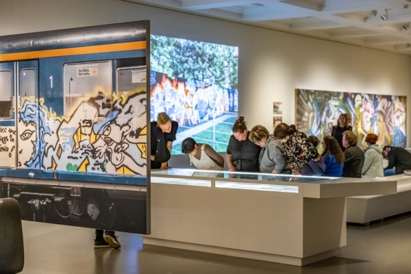 Blick in die Ausstellung "Eine Stadt wird bunt" im Rahmen von #seeforfree (Foto:ESWB)