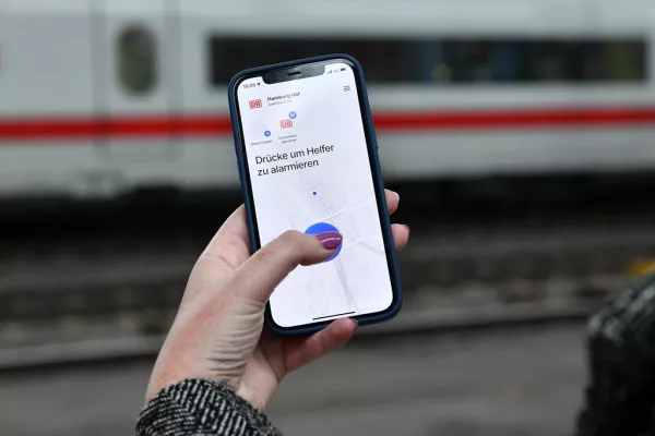 Hilferuf-App „SafeNow“ startet am Hamburger Hbf (Foto: Deutsche Bahn AG / Jet-Foto Kranert )