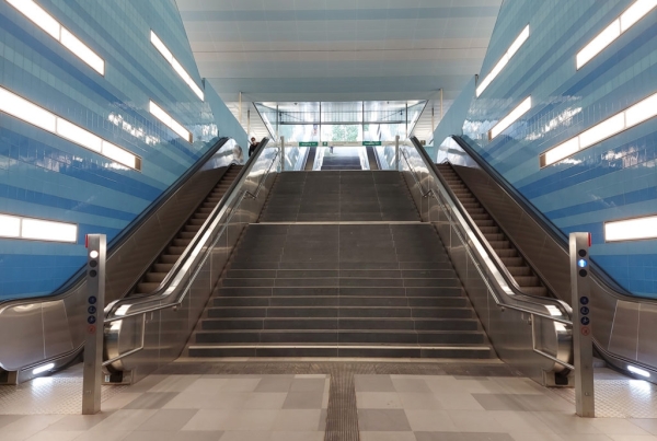 Inszenierte Bahnhaltestellen Hafencity