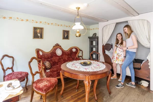 Gute Stube und Alkoven in der Kramer-Witwen-Wohnung (Foto; SHMH - Sinje Hasheider)