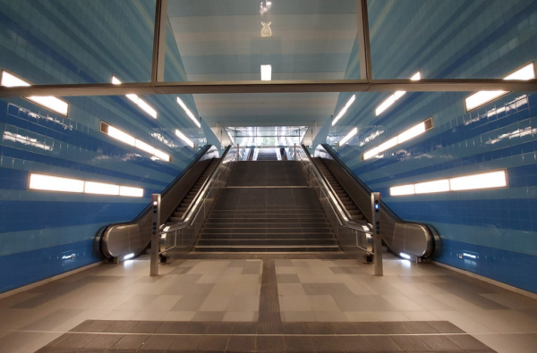 Inszenierte Bahnhaltestellen Hafencity