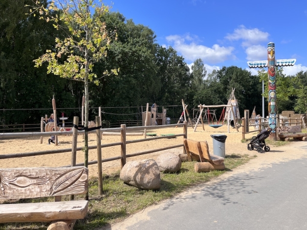 Landhof zum Dorfkrug - Abendteuerspielplatz