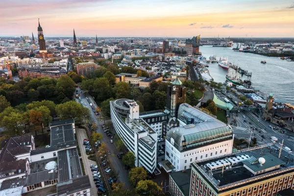 Luftansicht auf das Hotel