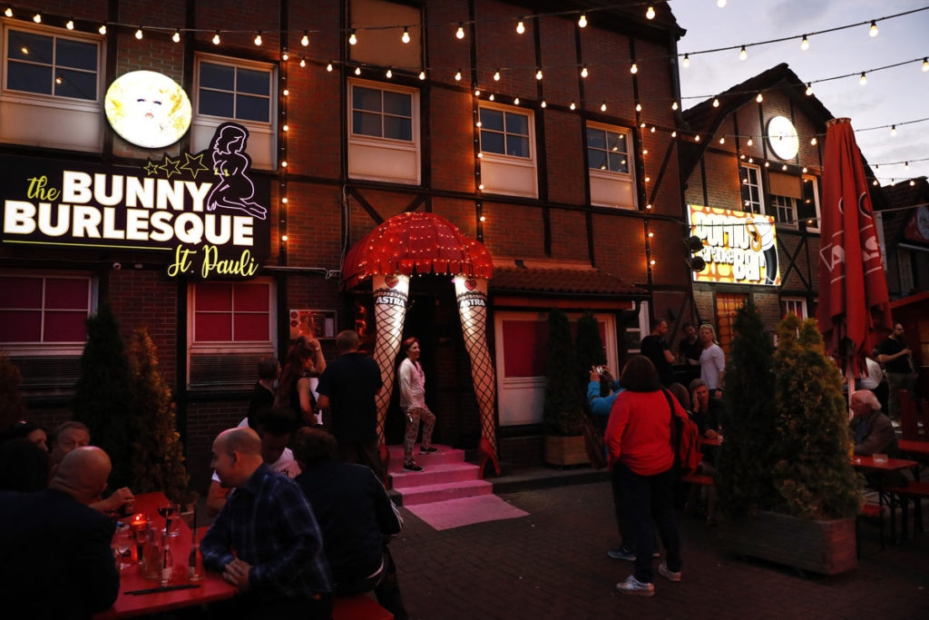 Olivias Kiez Oase in der Großen Freiheit, Olivia Jones (© oilivia-jones.de)