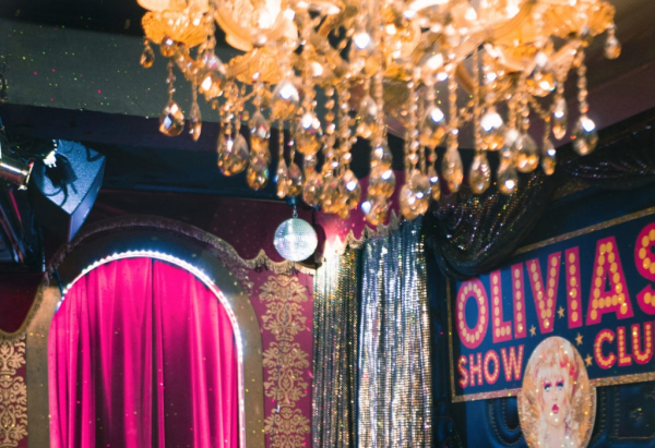 St. Pauli ungeschminkt - Sonntagskieztour, Kult Kieztour mit Veuve Noire, Reeperbahn privat - Talkrunde und Backstage Einblicke in Olivias Show Club (Foto kult-kieztouren.de, David Afriyie)