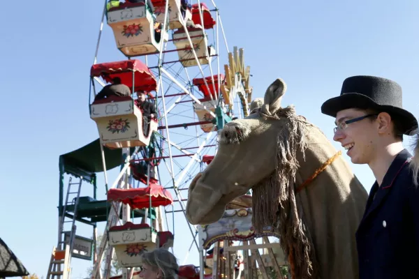 Historischer Jahrmarkt: Riesenrad, Kamel und gute Laune (Foto: FLMK)