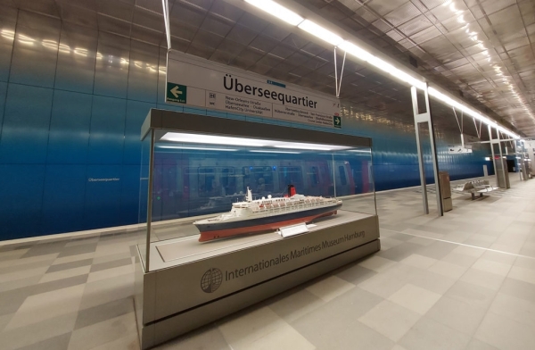 Schaukasten an der Haltestelle