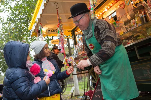 Süßigkeiten beim Historischen Jahrmarkt (Foto: FLMK)