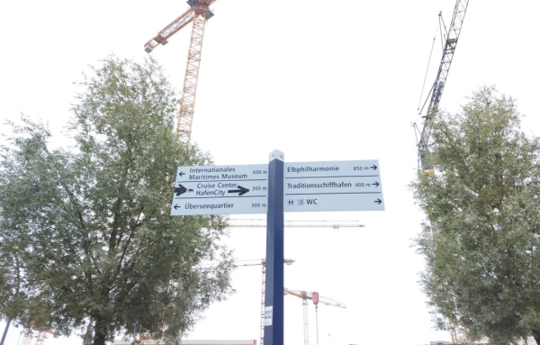 Inszenierte Bahnhaltestellen Hafencity