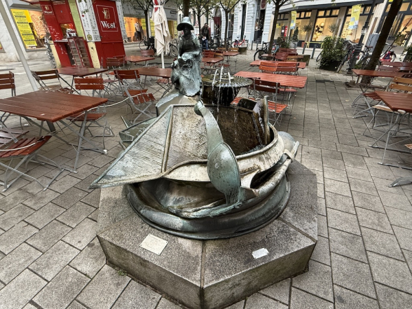 Der Brunnen von Detlef Birgfeld
