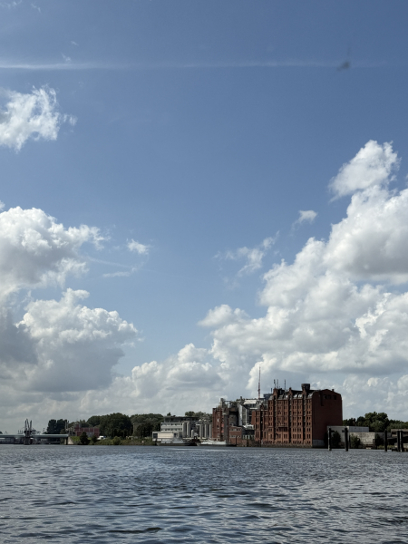 Hafencity Riverbus – Amphibische Stadtkreuzfahrt in Hamburg