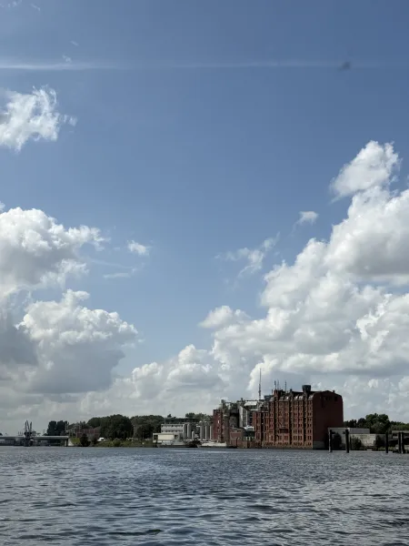 Hafencity Riverbus – Amphibische Stadtkreuzfahrt in Hamburg