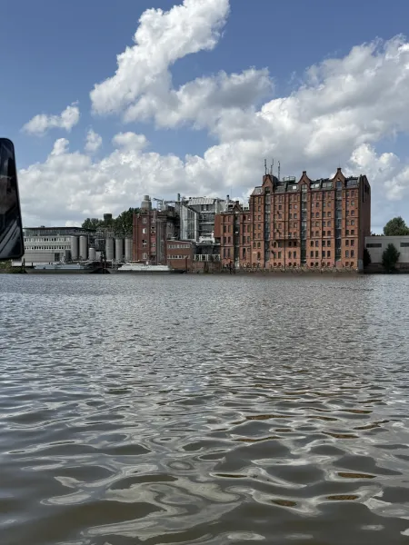 Hafencity Riverbus – Amphibische Stadtkreuzfahrt in Hamburg