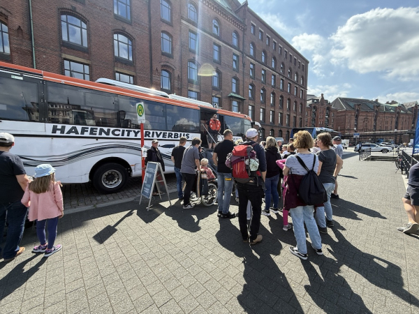 Hafencity Riverbus – Amphibische Stadtkreuzfahrt in Hamburg