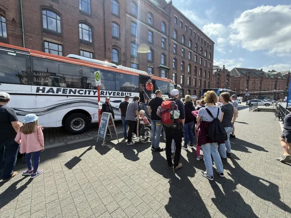 Hafencity Riverbus – Amphibische Stadtkreuzfahrt in Hamburg