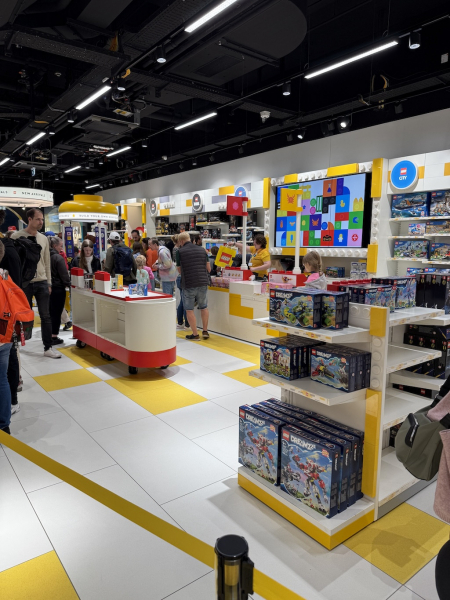 LEGO Shop im Westfield Hamburg-Überseequartier
